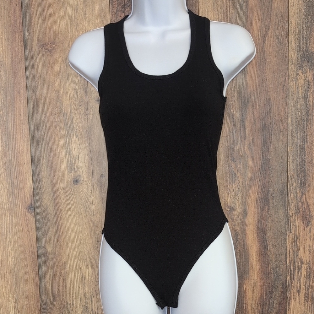 Zenana Outfitters Black Sleeveless Fitted Bodysuit S                        M234